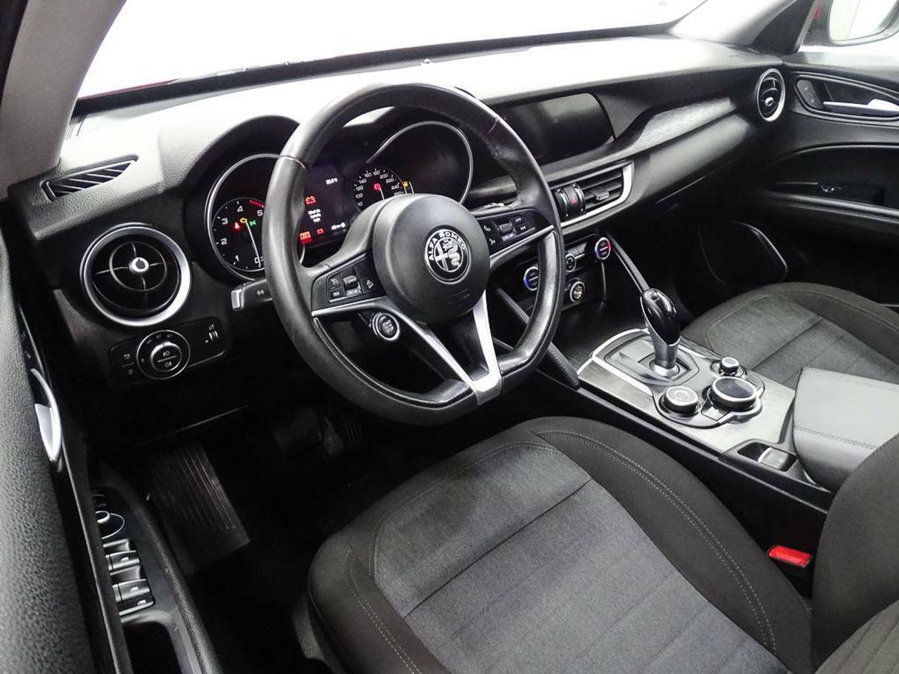 Foto Alfa Romeo Stelvio 15