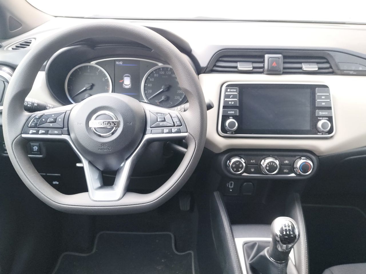 Foto Nissan Micra 12