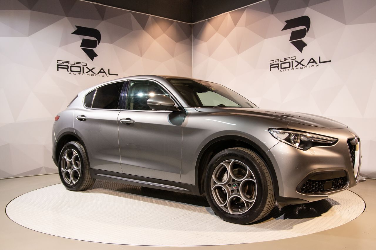 Foto Alfa Romeo Stelvio 8