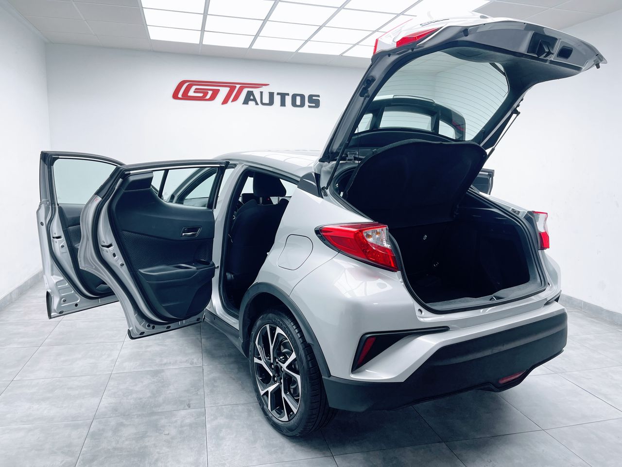 Foto Toyota C-HR 23