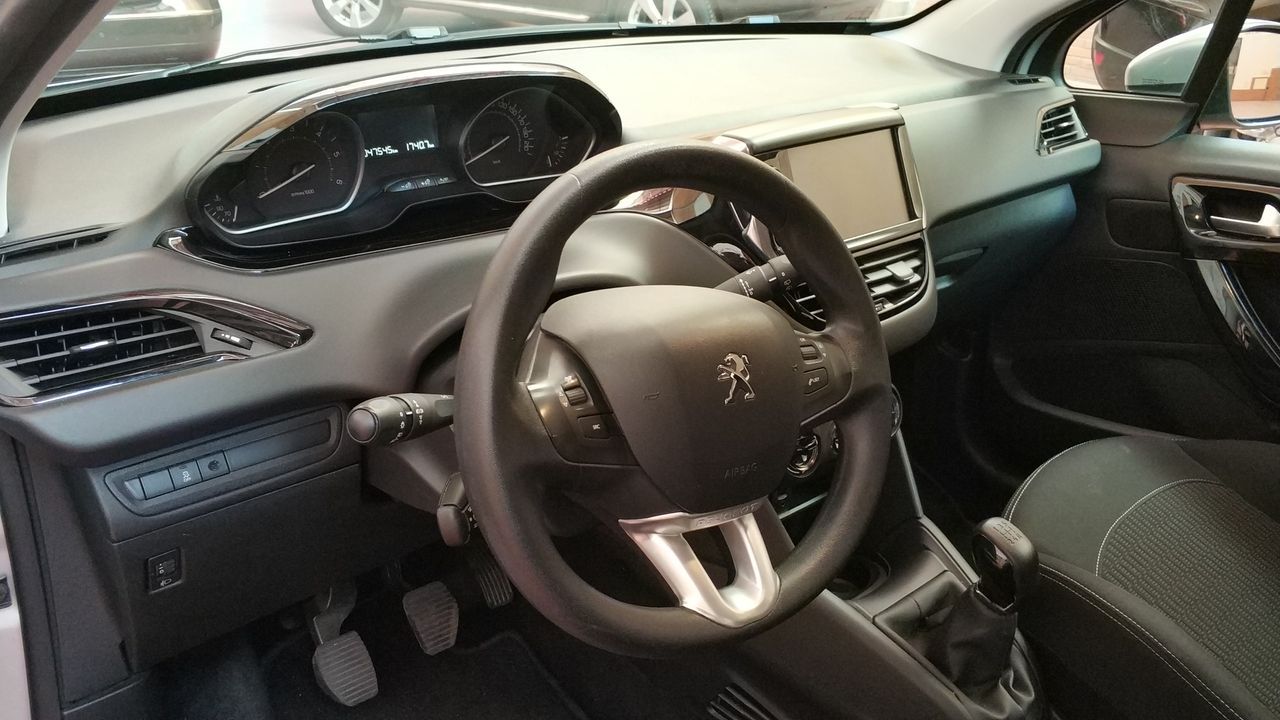 Foto Peugeot 208 17