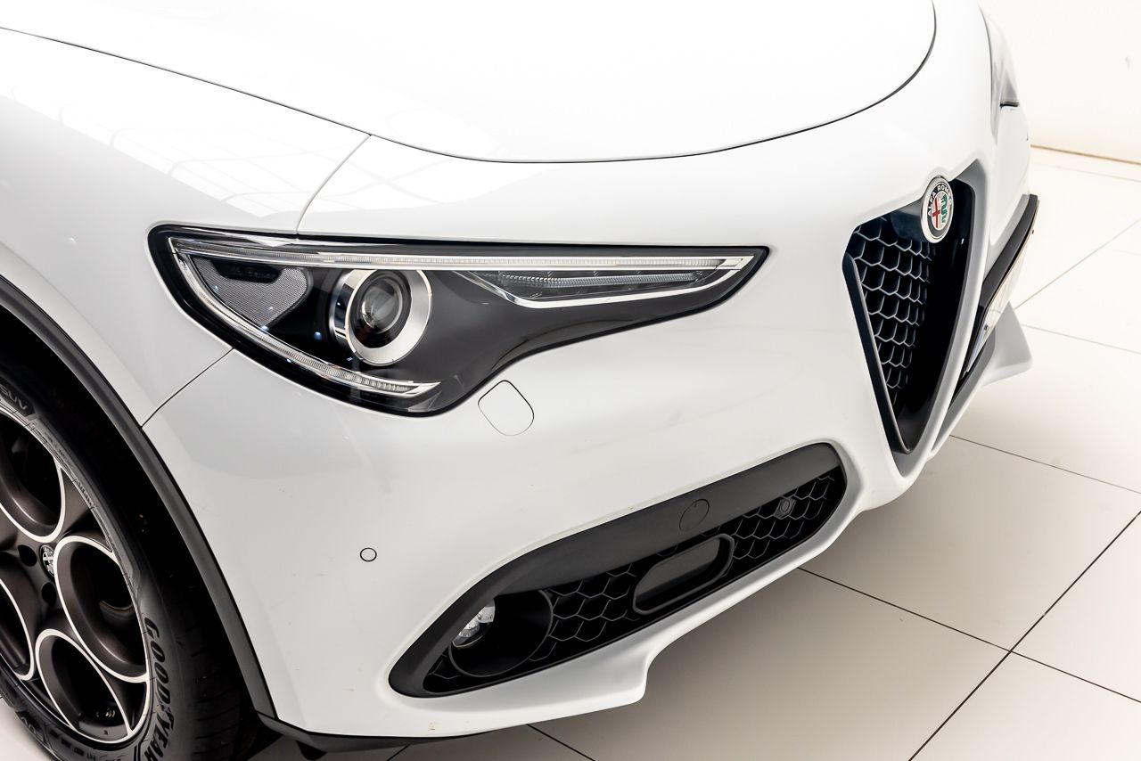 Foto Alfa Romeo Stelvio 38