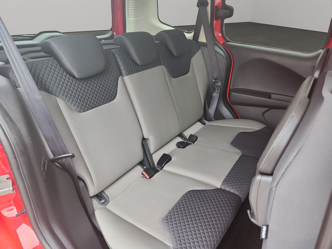 Foto Ford Tourneo Courier 7