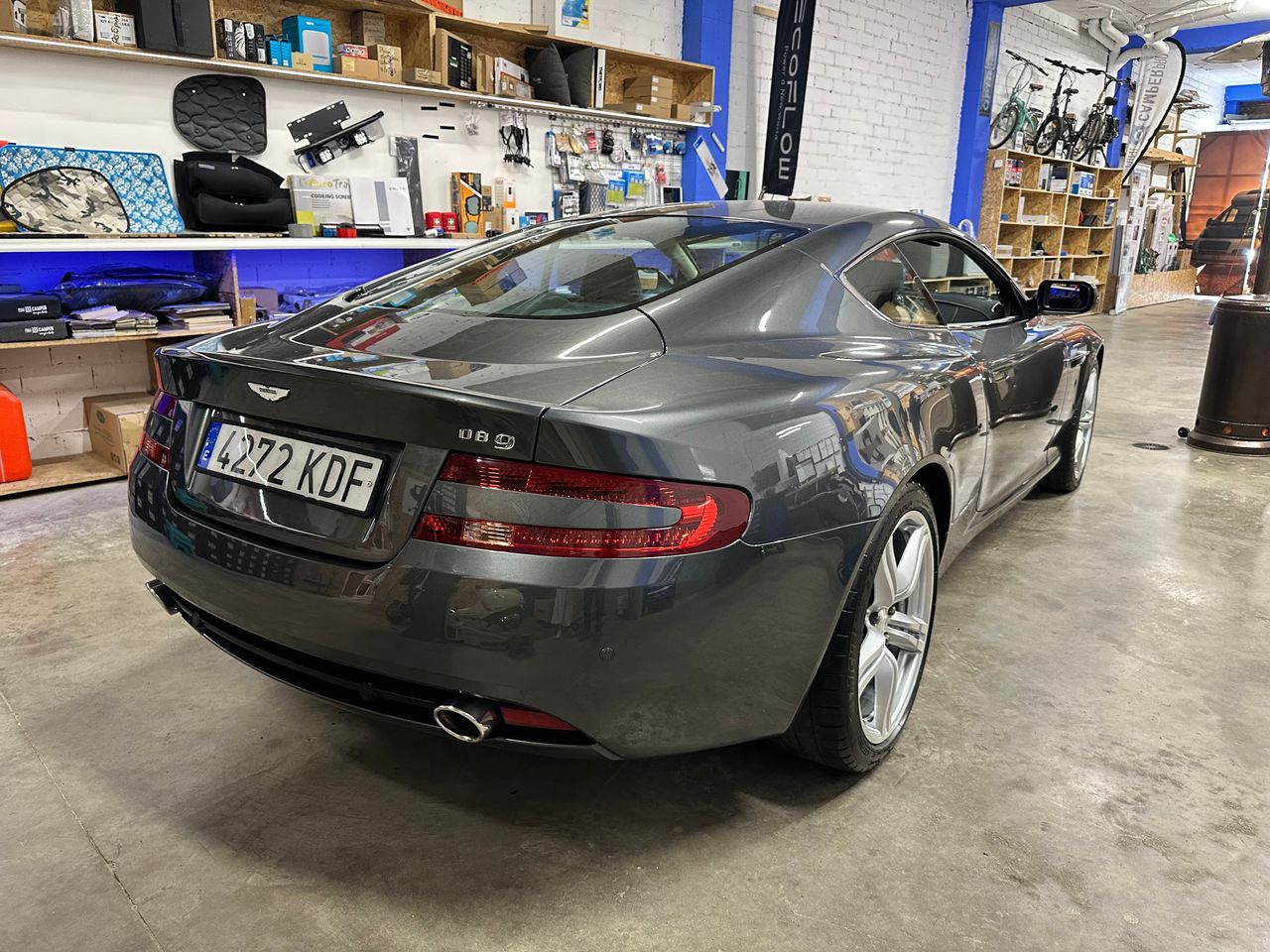 Foto Aston martin DB9 2