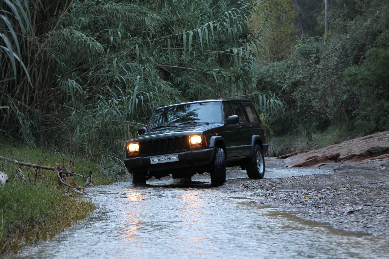 Foto Jeep Cherokee 76