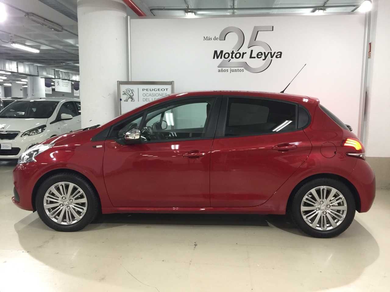 Foto Peugeot 208 16