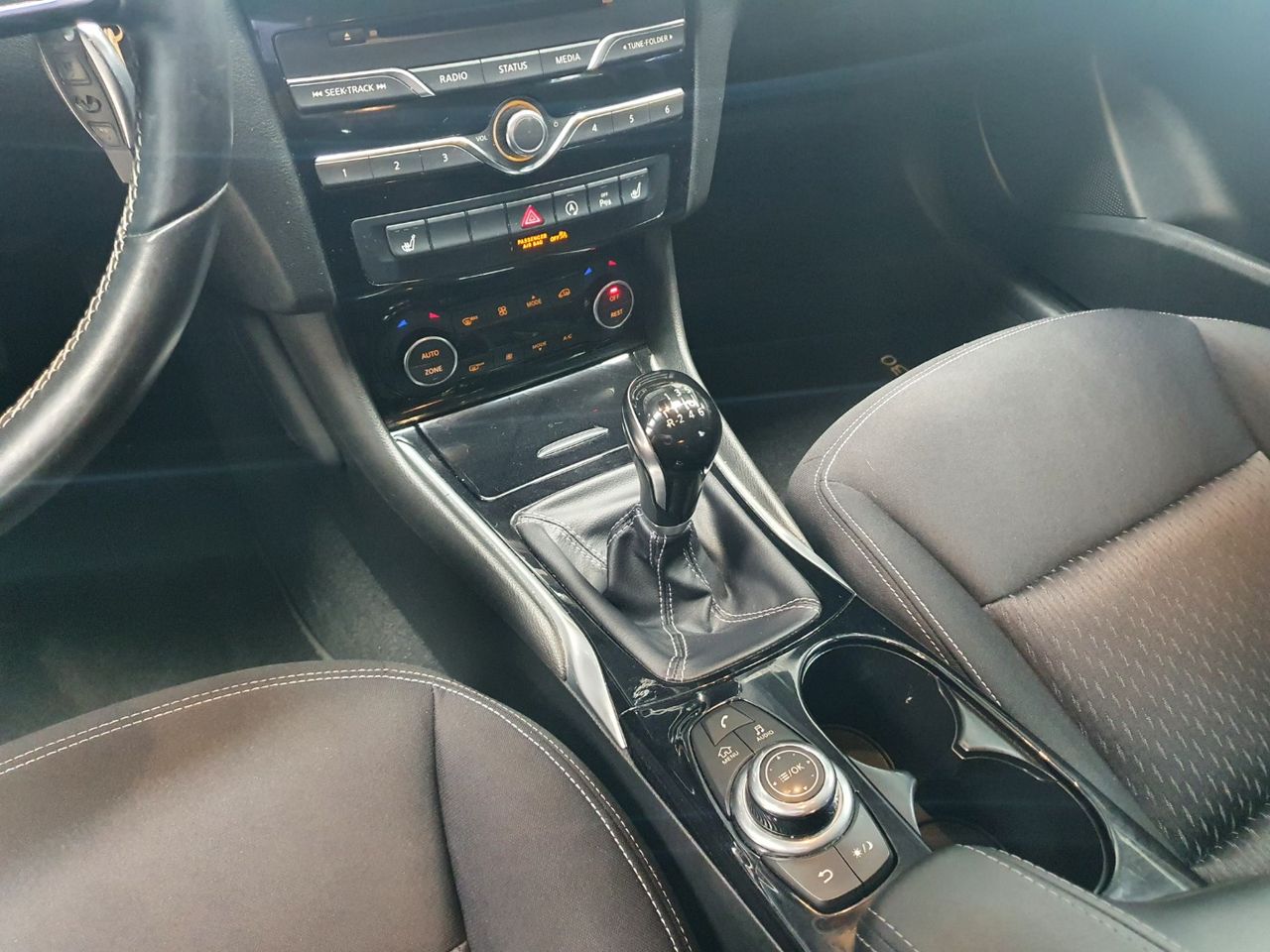 Foto Infiniti Q30 14