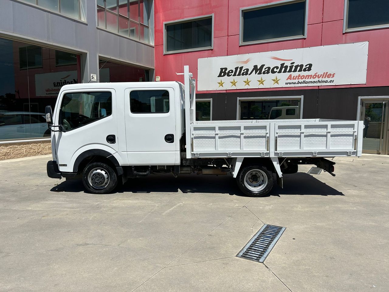 Foto Nissan NT400 2