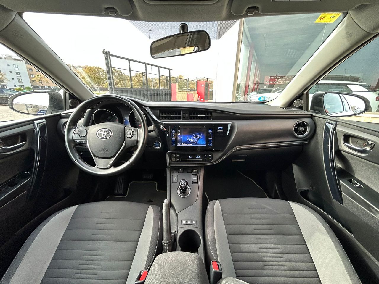 Foto Toyota Auris 12