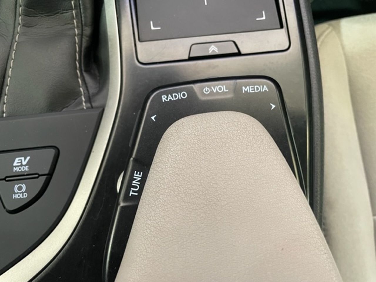 Foto Lexus UX 43