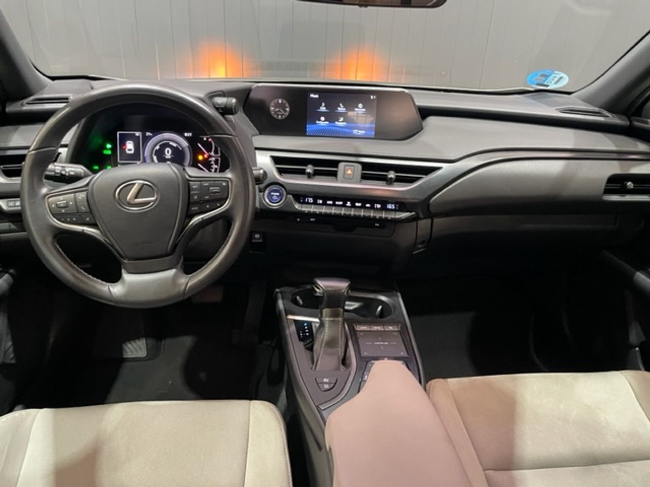 Foto Lexus UX 46