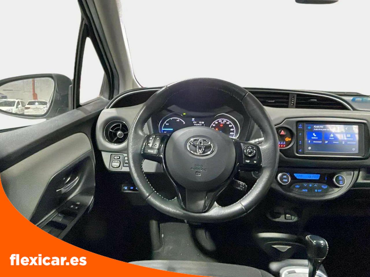 Foto Toyota Yaris 16