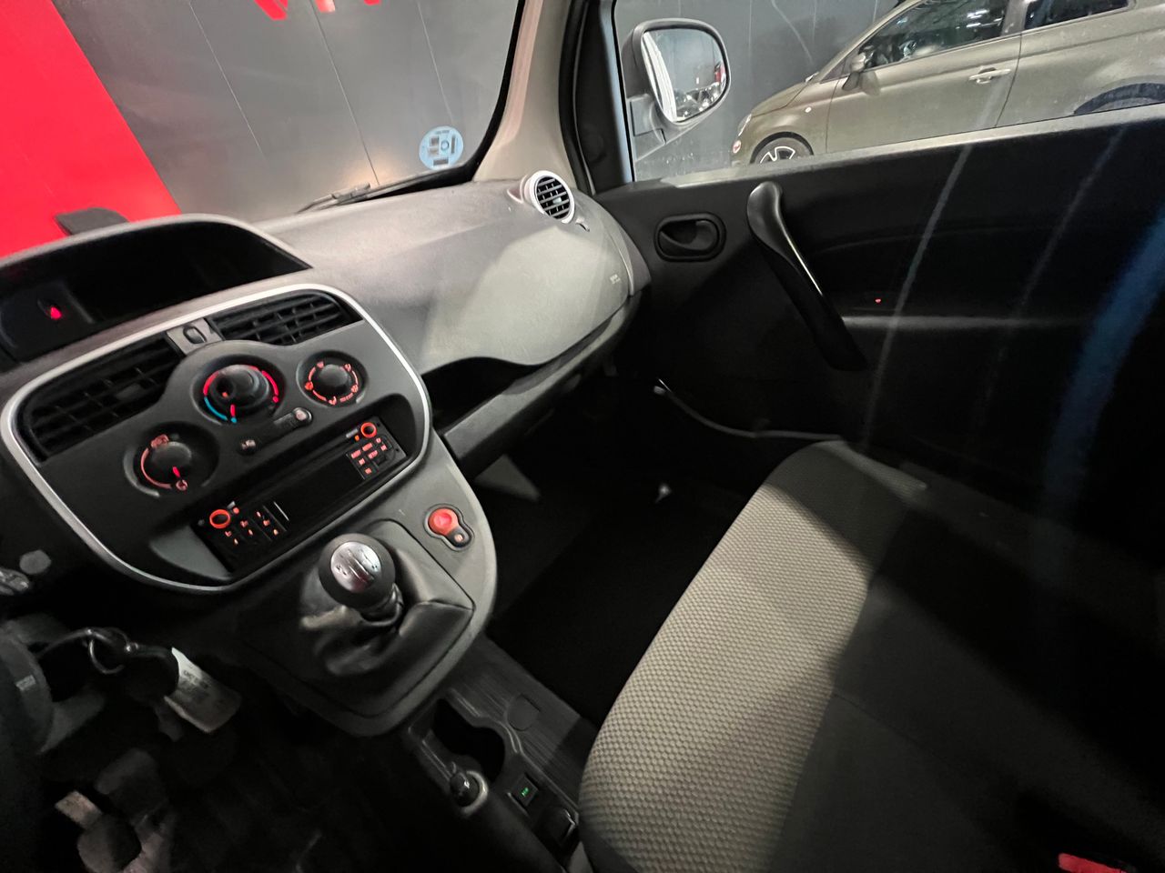 Foto Nissan NV250 10