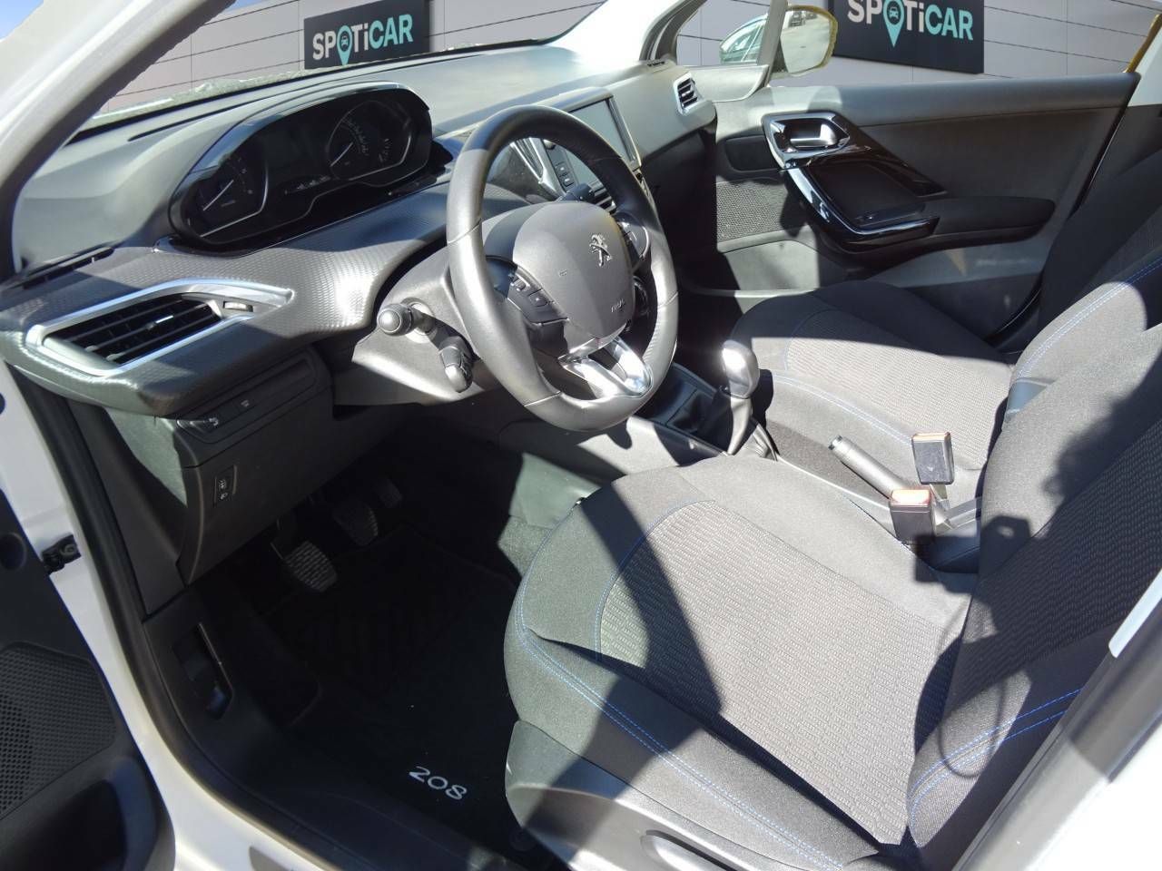 Foto Peugeot 208 14