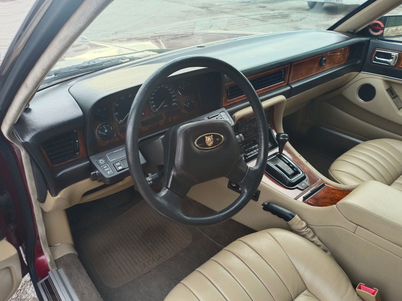 Foto Jaguar XJ 4