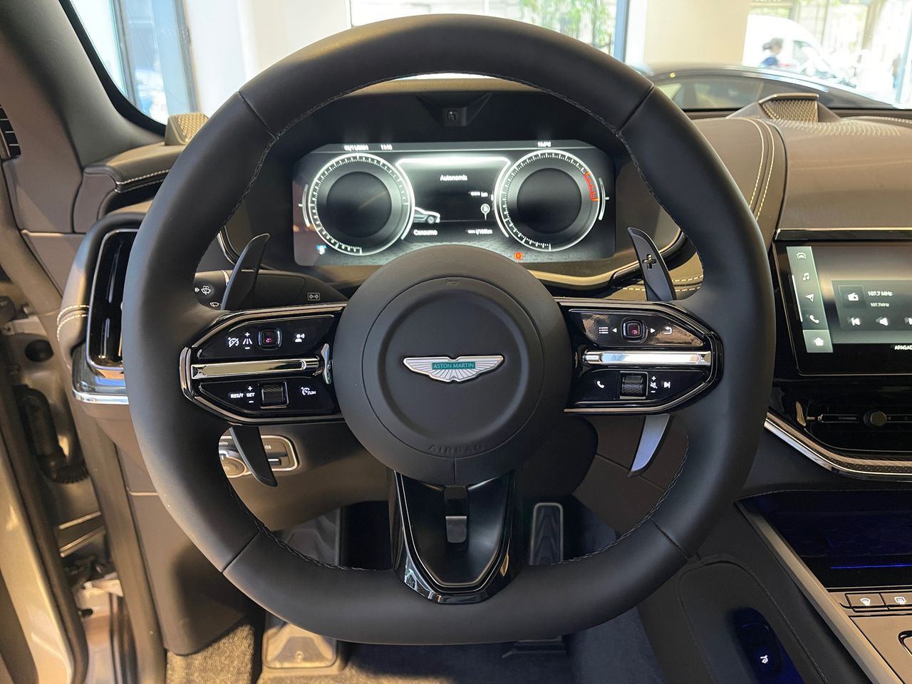 Foto Aston martin DBX 5