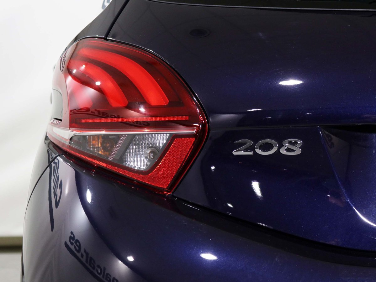 Foto Peugeot 208 10